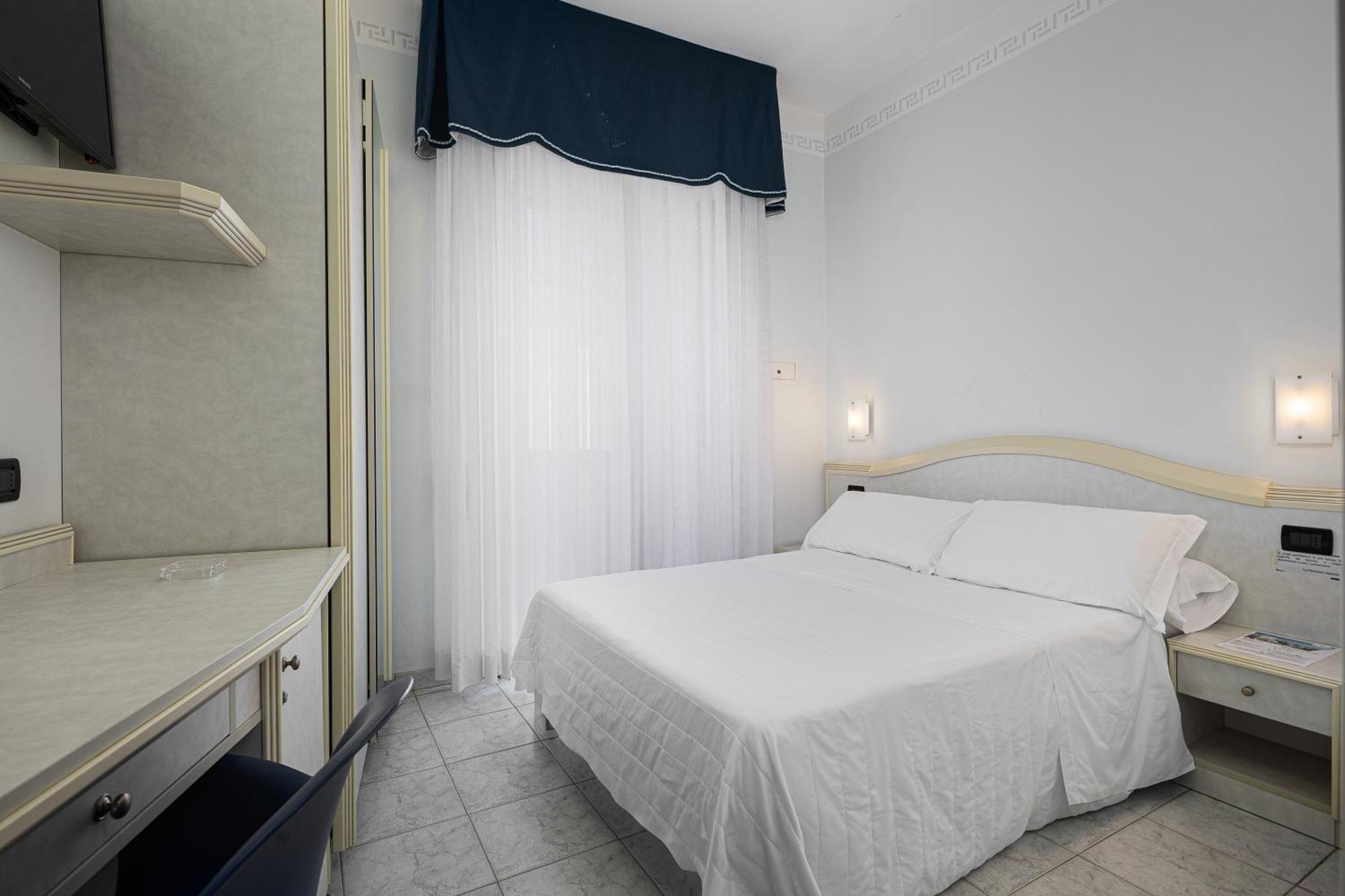 Hotel Oriente Milano Marittima Buitenkant foto