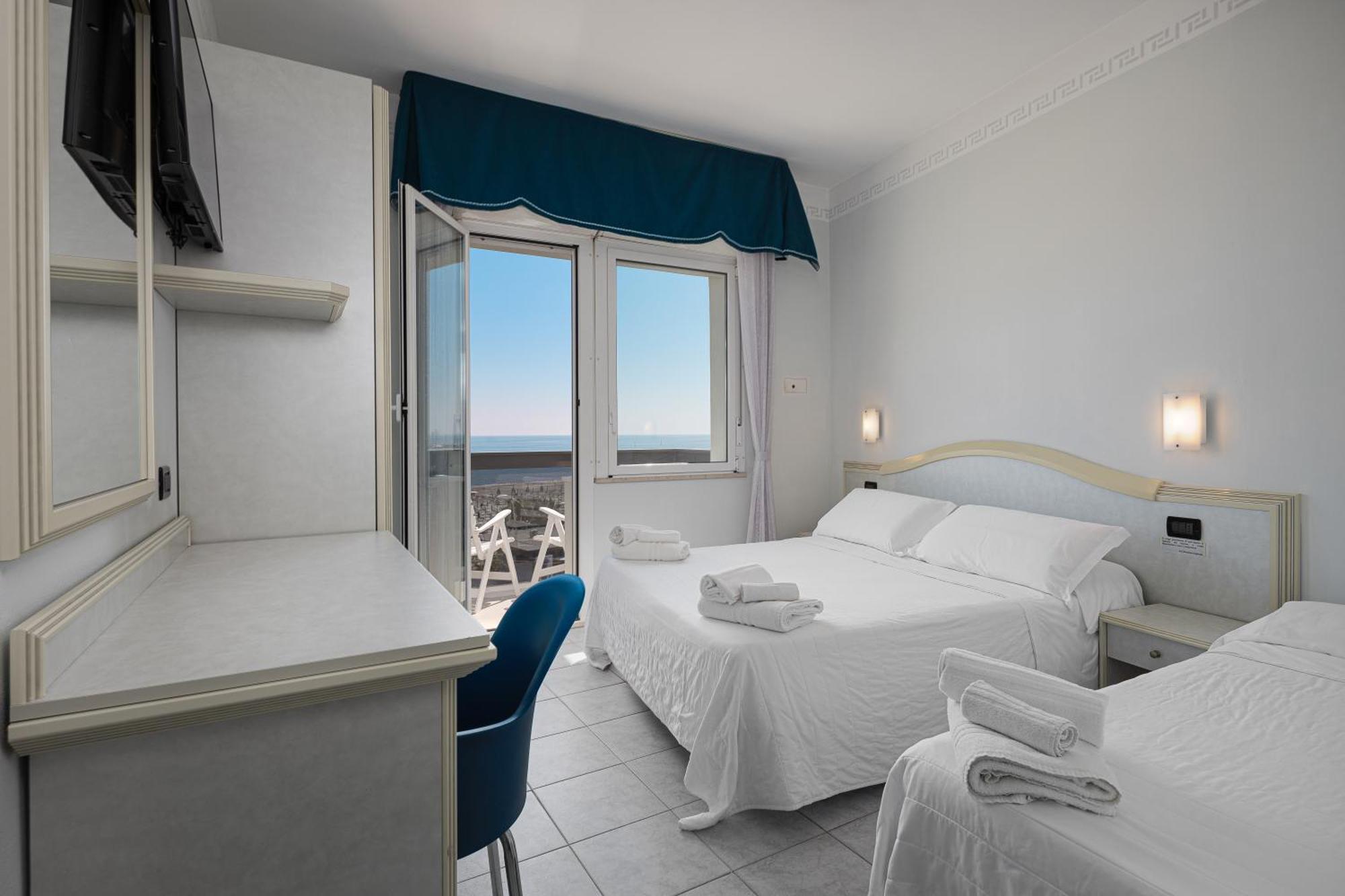 Hotel Oriente Milano Marittima Buitenkant foto