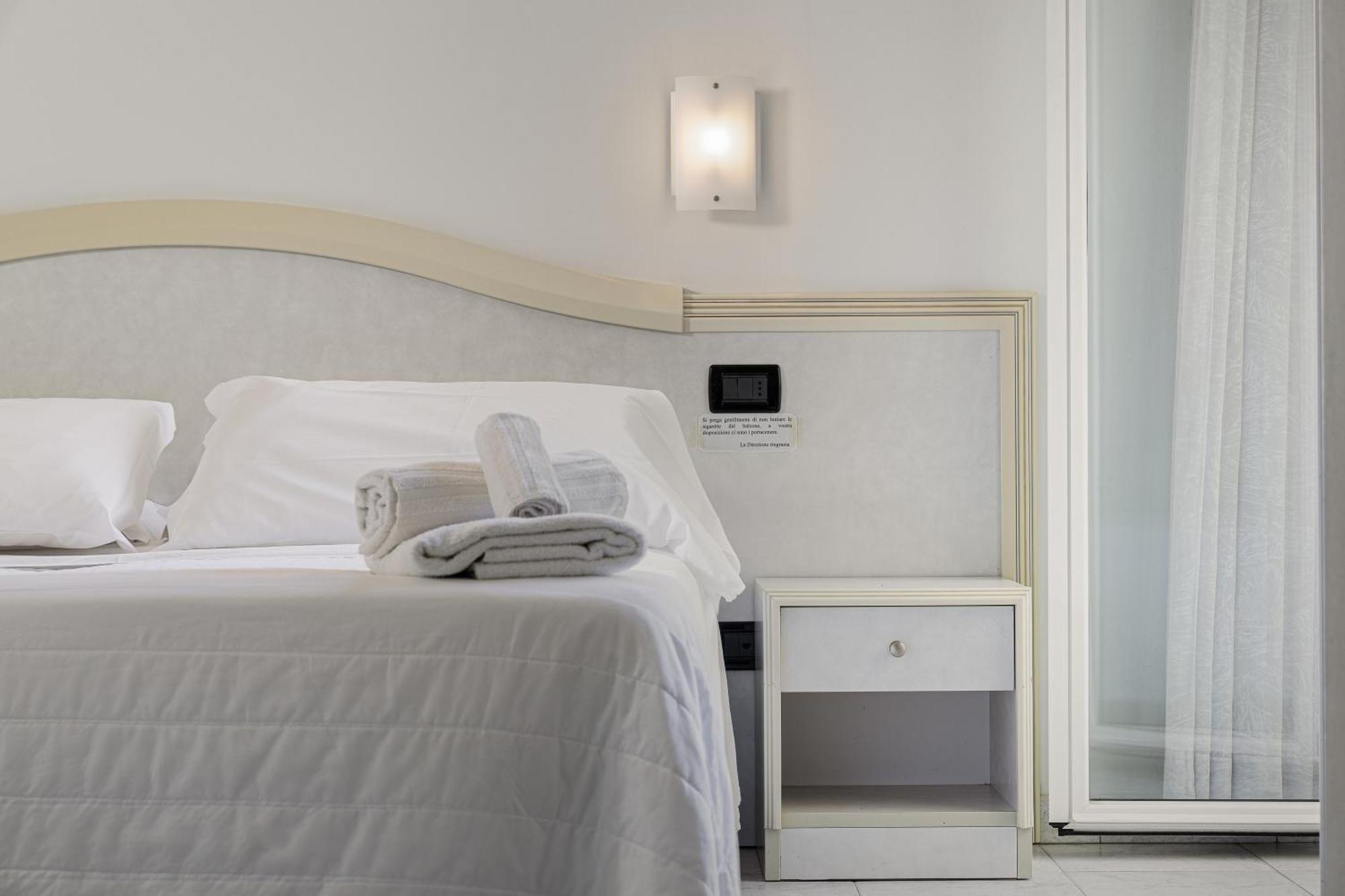 Hotel Oriente Milano Marittima Buitenkant foto