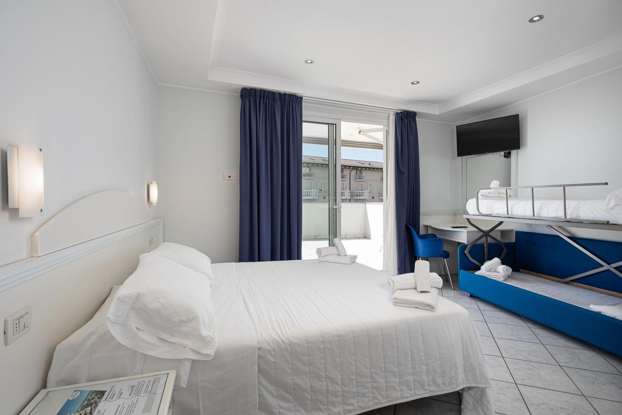 Hotel Oriente Milano Marittima Buitenkant foto