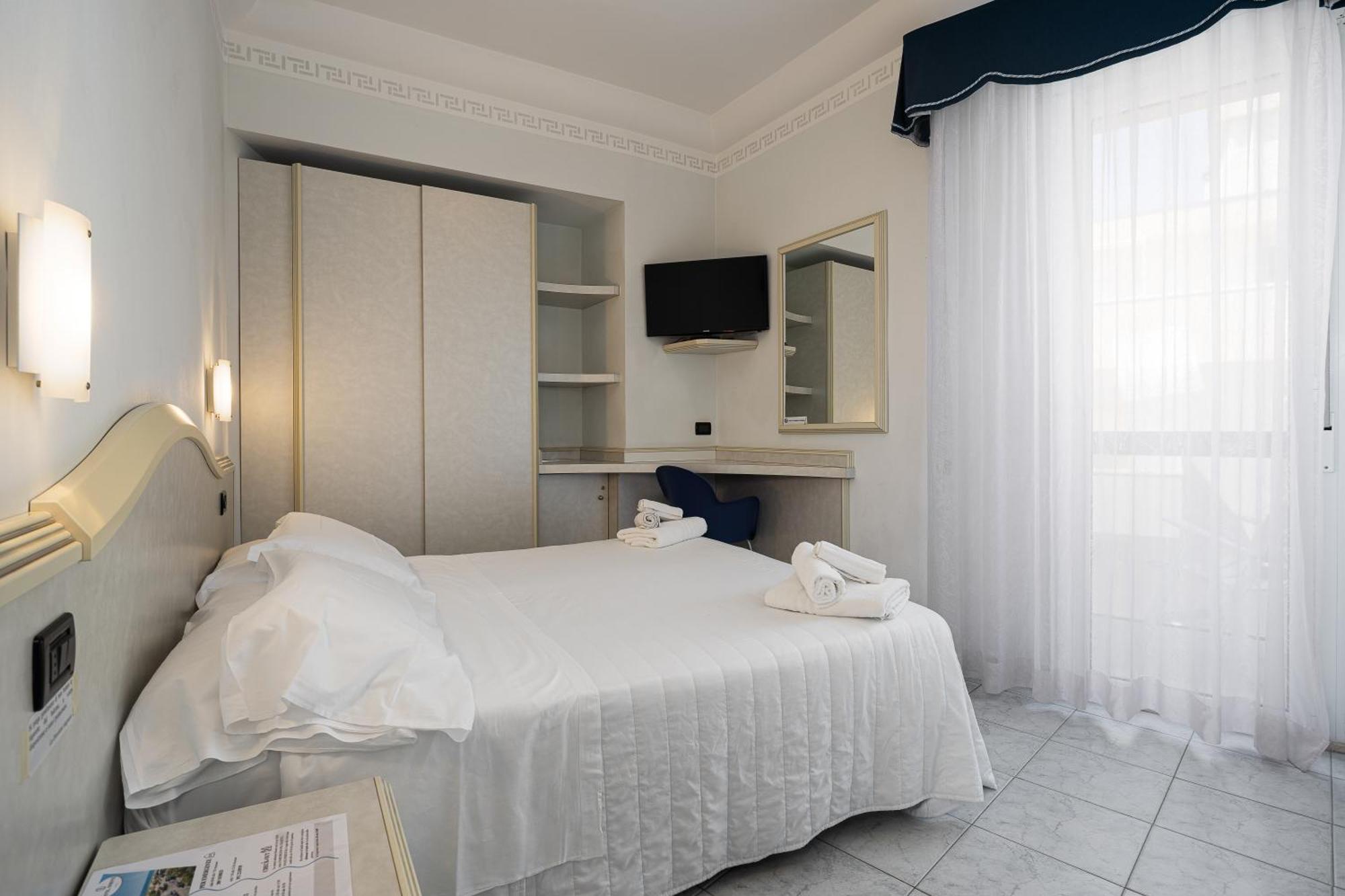 Hotel Oriente Milano Marittima Buitenkant foto