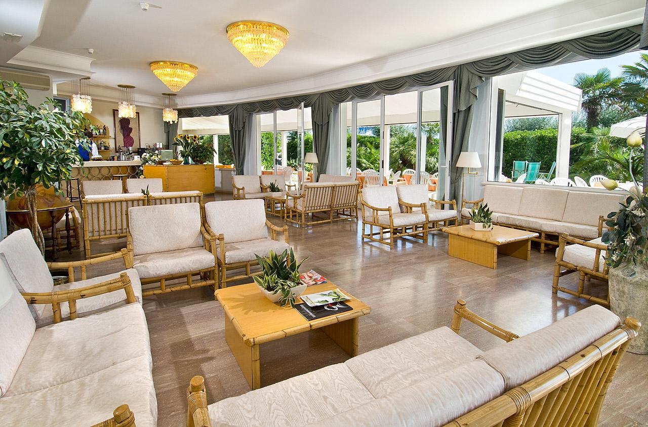 Hotel Oriente Milano Marittima Buitenkant foto