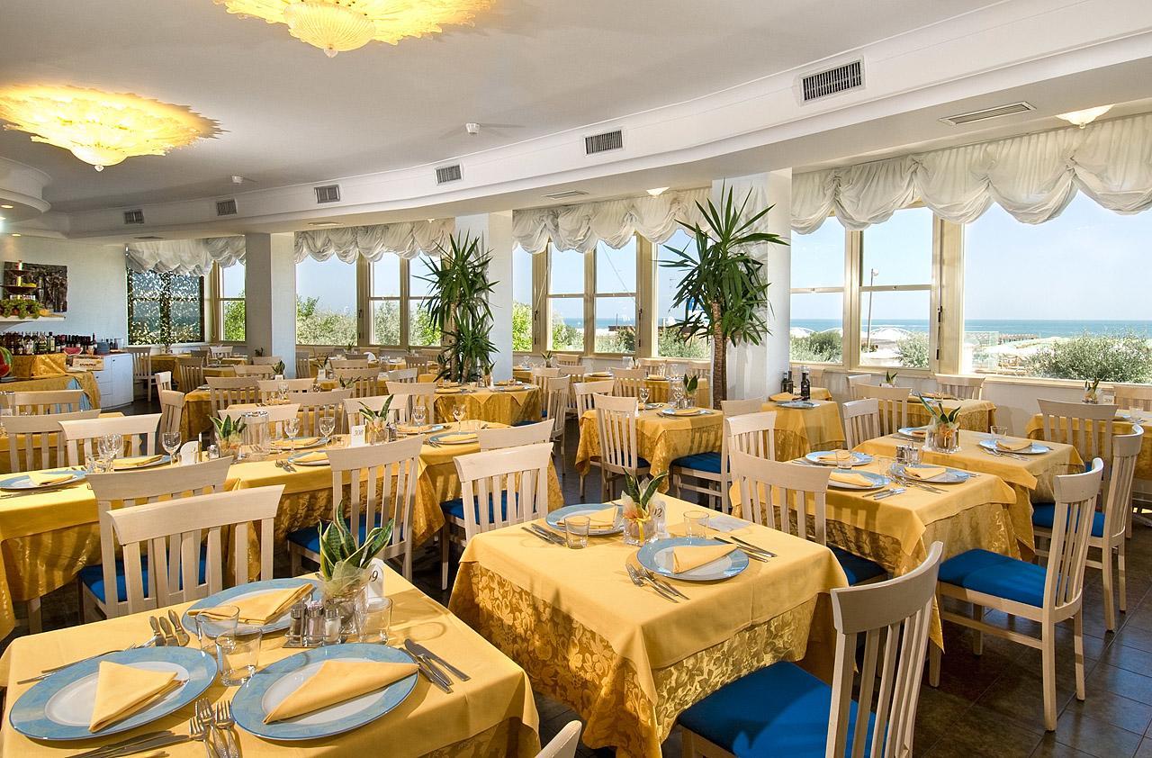 Hotel Oriente Milano Marittima Buitenkant foto