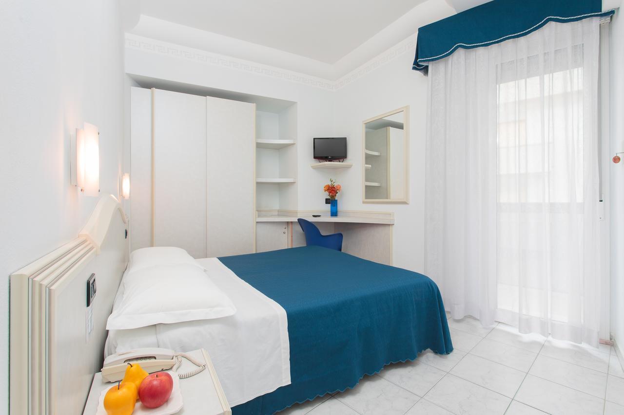 Hotel Oriente Milano Marittima Buitenkant foto