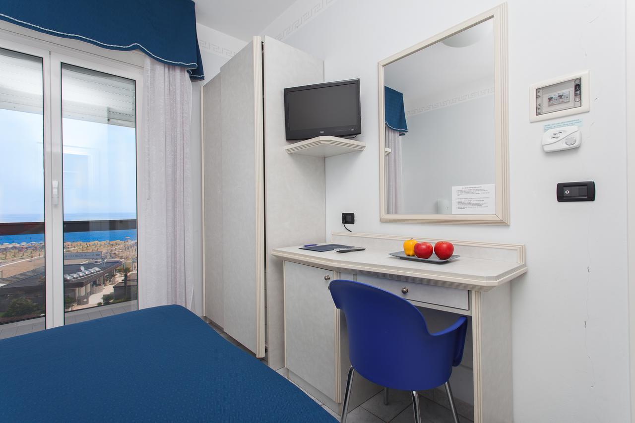 Hotel Oriente Milano Marittima Buitenkant foto