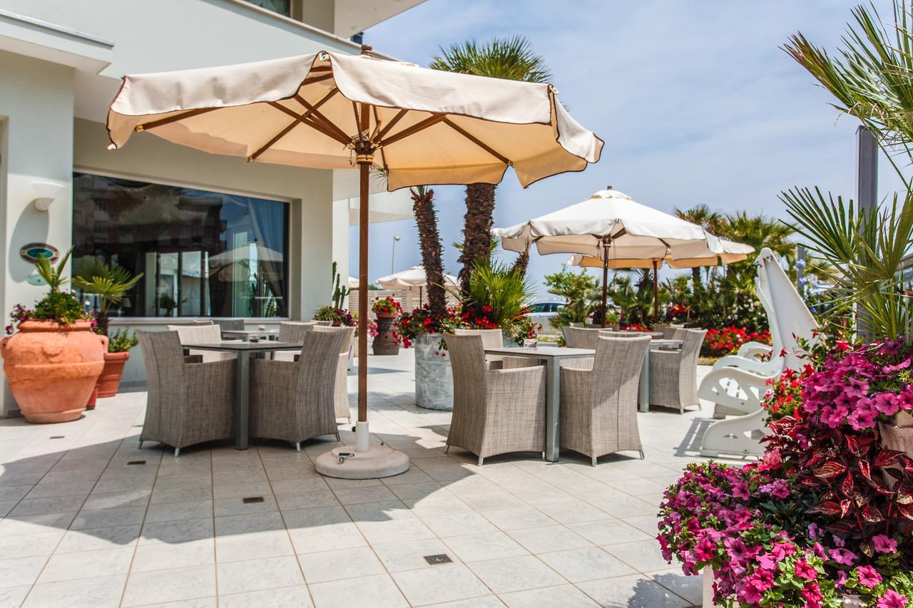 Hotel Oriente Milano Marittima Buitenkant foto