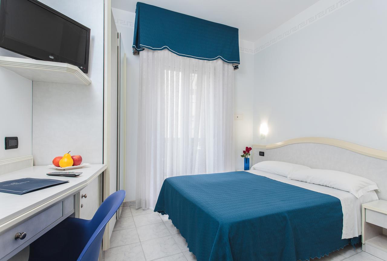 Hotel Oriente Milano Marittima Buitenkant foto